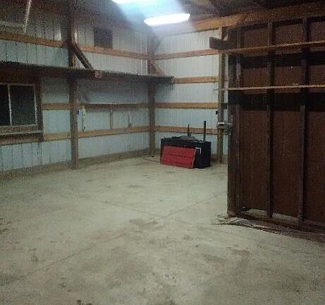1200 sq pole barn withe electric