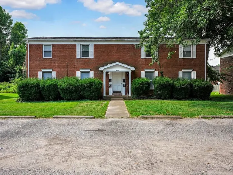 625 Village Ln #D — Photo 1