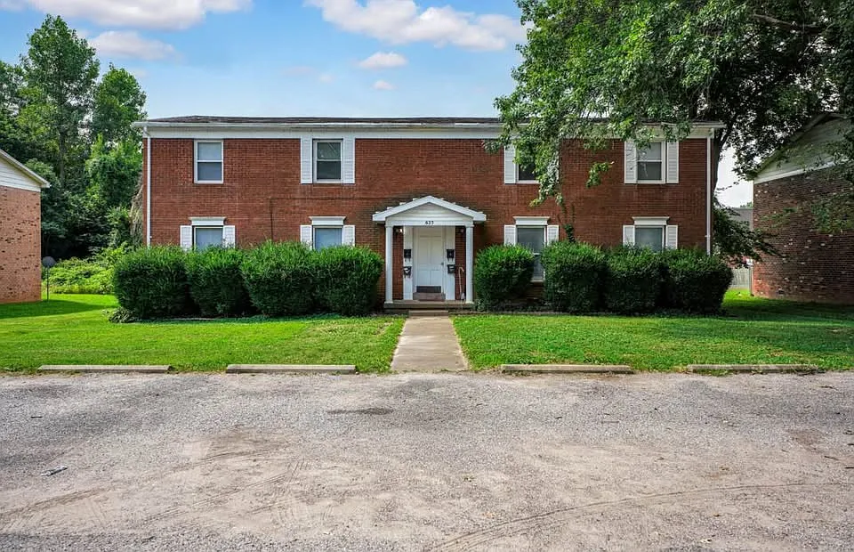 625 Village Ln #D