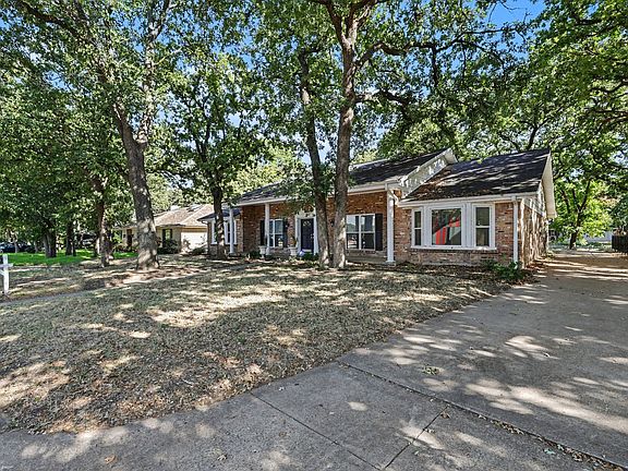 5th image of 2408 Winewood Ln