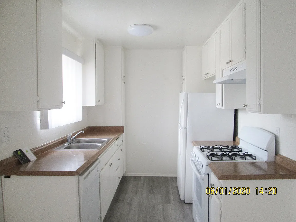 Lido Apartments - 12217 Pacific Ave — Photo 4