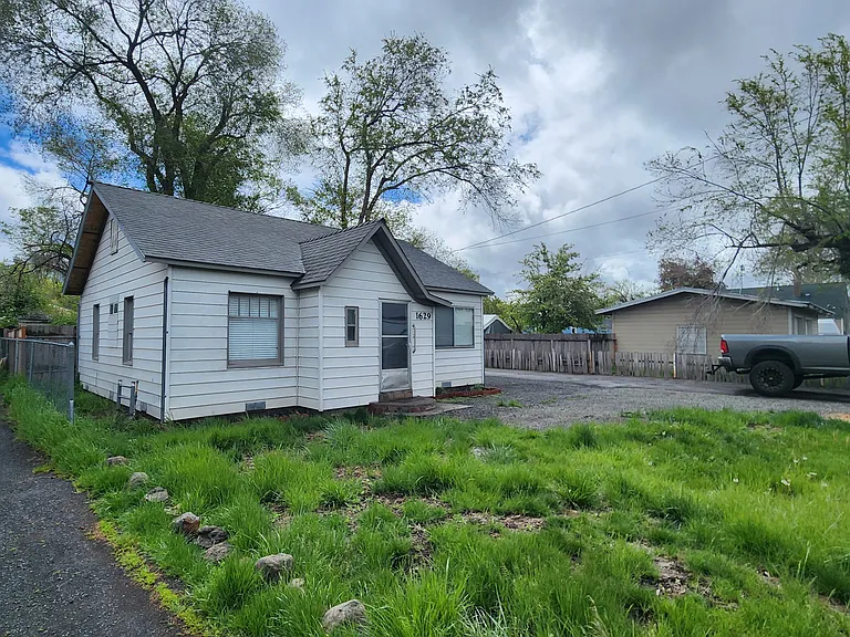 1629 Avalon St — Photo 3