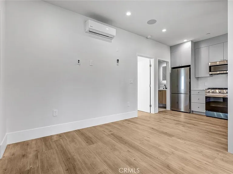 7508 1/2 Claire Ave — Photo 7