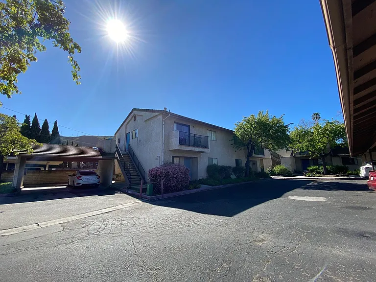 122-126 W Ramona St — Photo 10