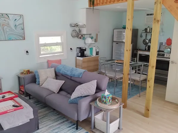 (undisclosed Address), Crisfield, MD 21817