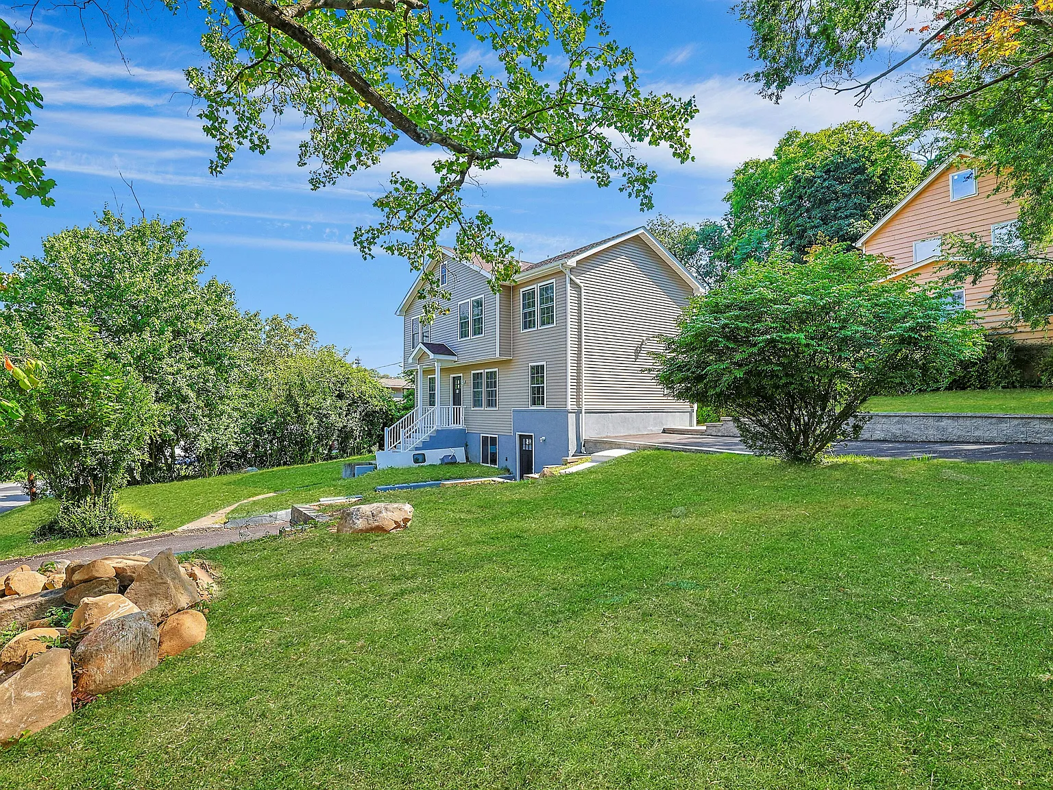 6 bed, 1804 sqft, $5,000 — Photo 2