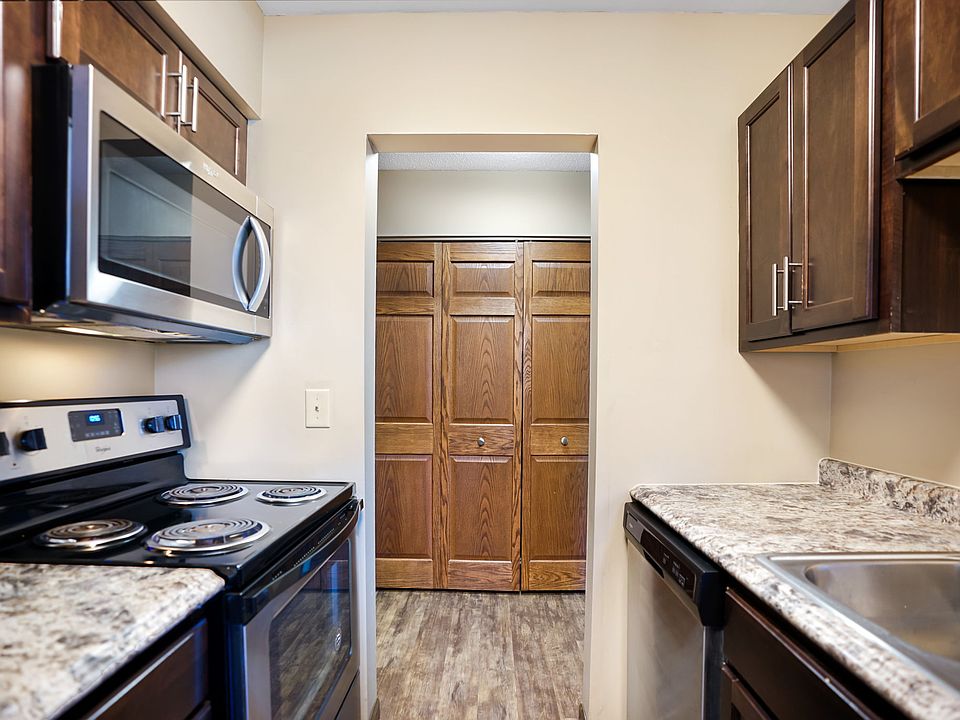 Virginia Court kitchen