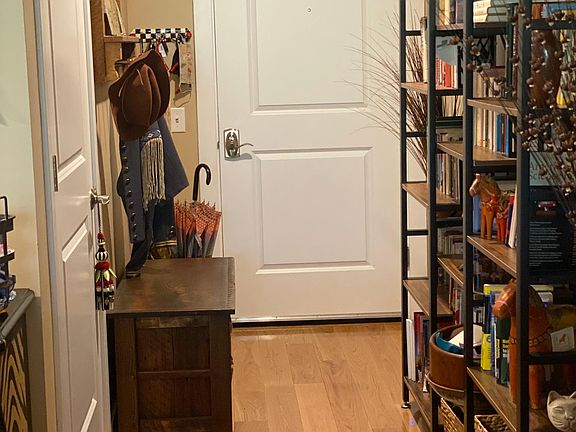 Entry to apartment