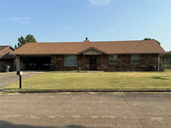 2304 E Fieldstone St, Okmulgee, OK 74447