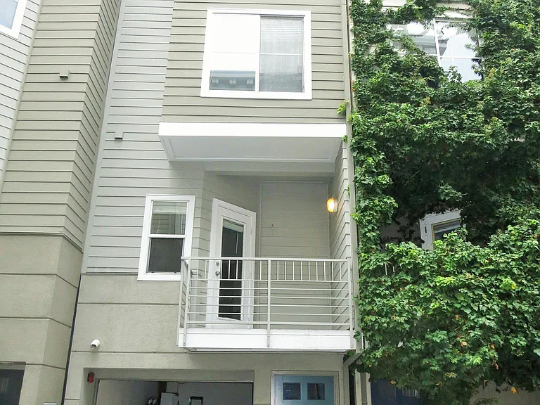 18 Scott Aly — Photo 1