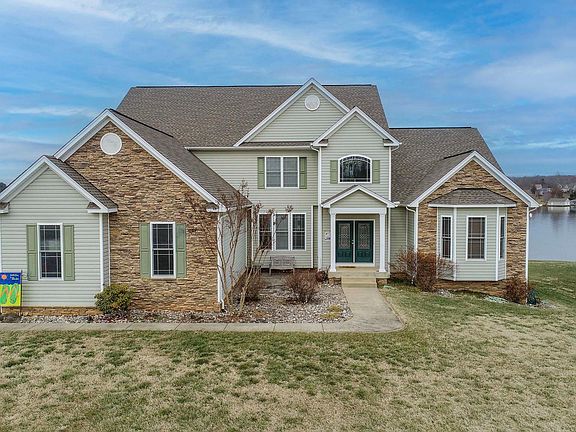 3rd image of 93 Carrie Ct