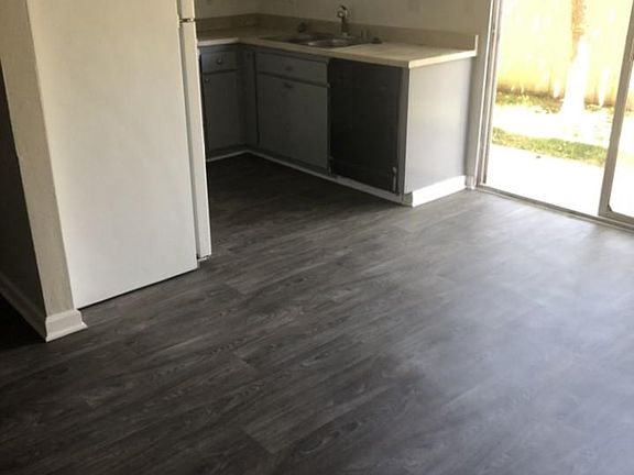 4th image of 1462 Peach Ave APT A