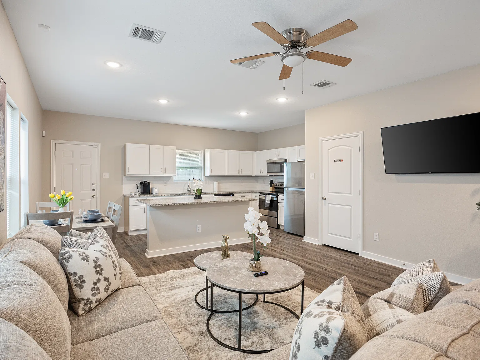 3 bed, 1500 sqft, $3,600 — Photo 3