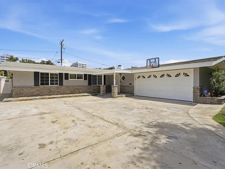 533 S Devon Rd — Photo 2