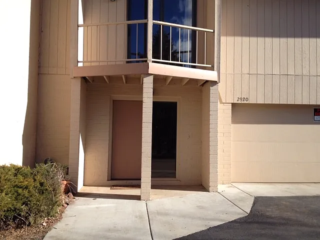 2920 N Fairview Dr — Photo 2