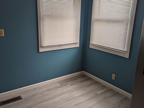 5th image of 144 Lindsay Ave