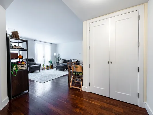 Rented by Daniel Gale Sotheby's International Realty | media 9