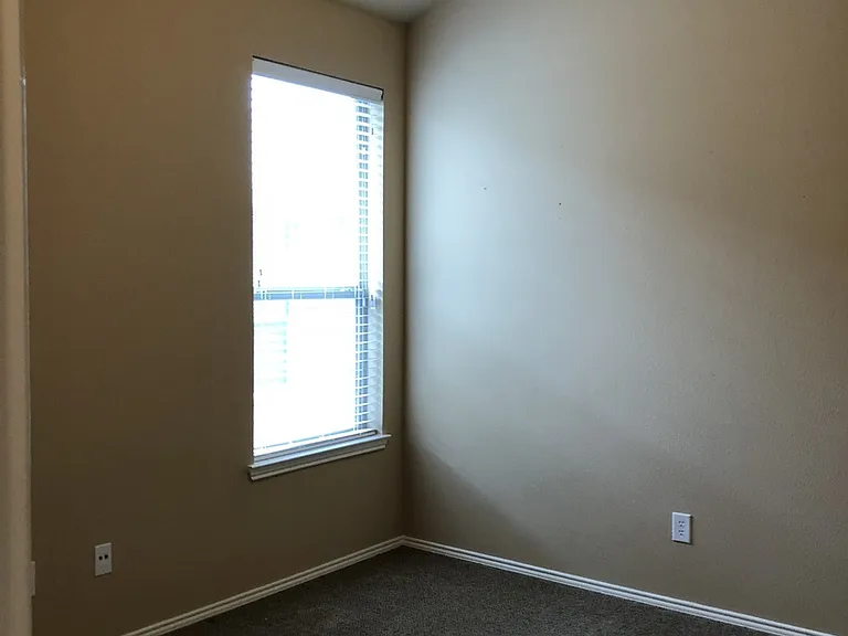 2305 Wood River Pkwy — Photo 3