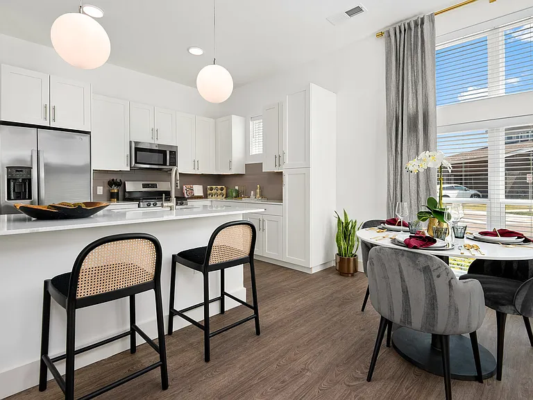 Everleigh Vernon Hills 55+ Active Adult Apartments — Photo 16