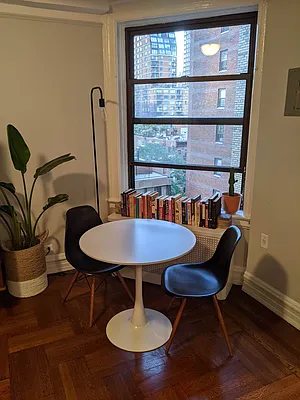 Rented by Arwell Realty | media 16