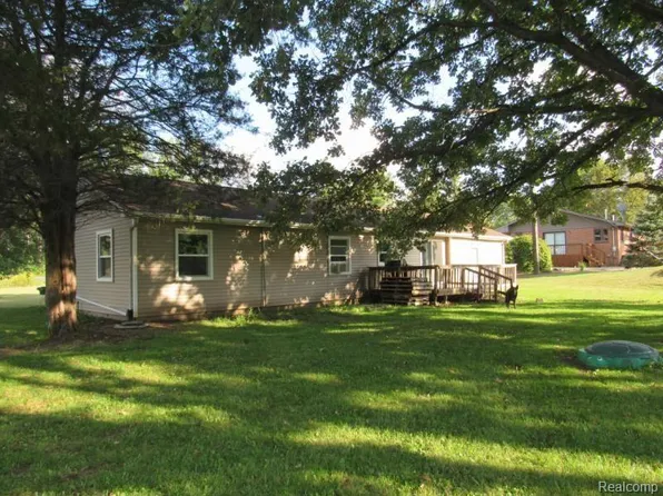 6020 Sheridan Rd, Vassar, MI 48768