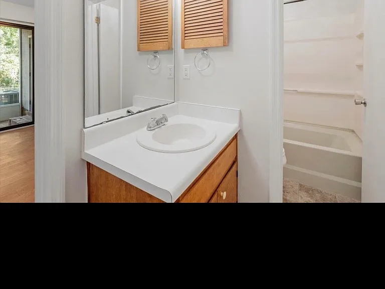 1101 Green Tree Ct #B — Photo 16
