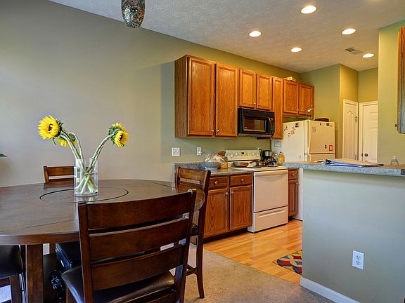 5th image of 9249 Great Lakes Cir