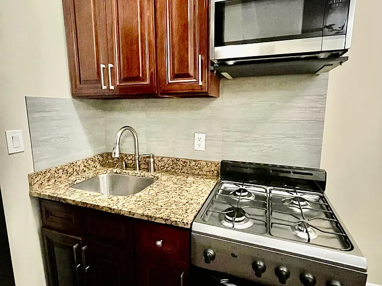 321 W 89th St #8 — Photo 11