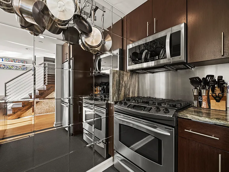 350 W 53rd St #A — Photo 14