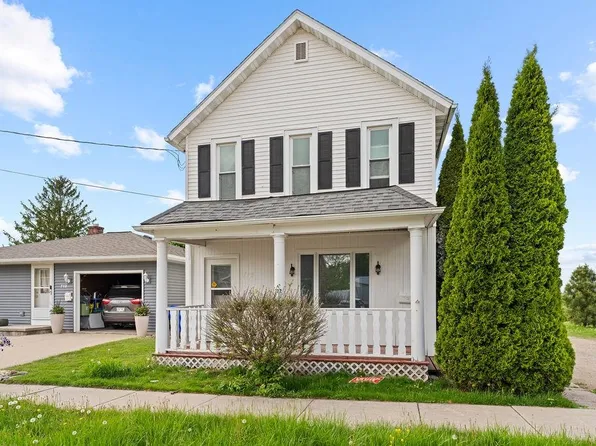 712 E 9th St, Kaukauna, WI 54130