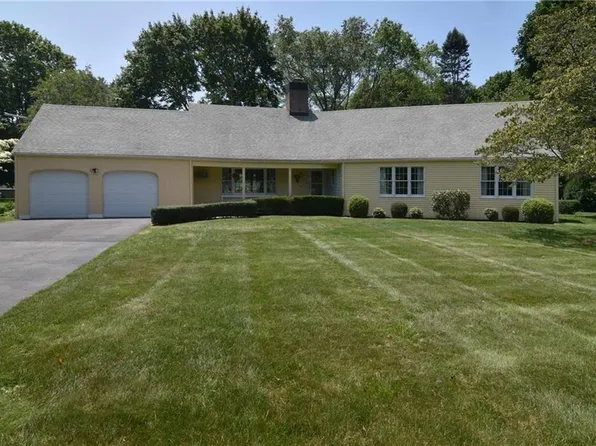 6 North Dr, Middletown, RI 02842