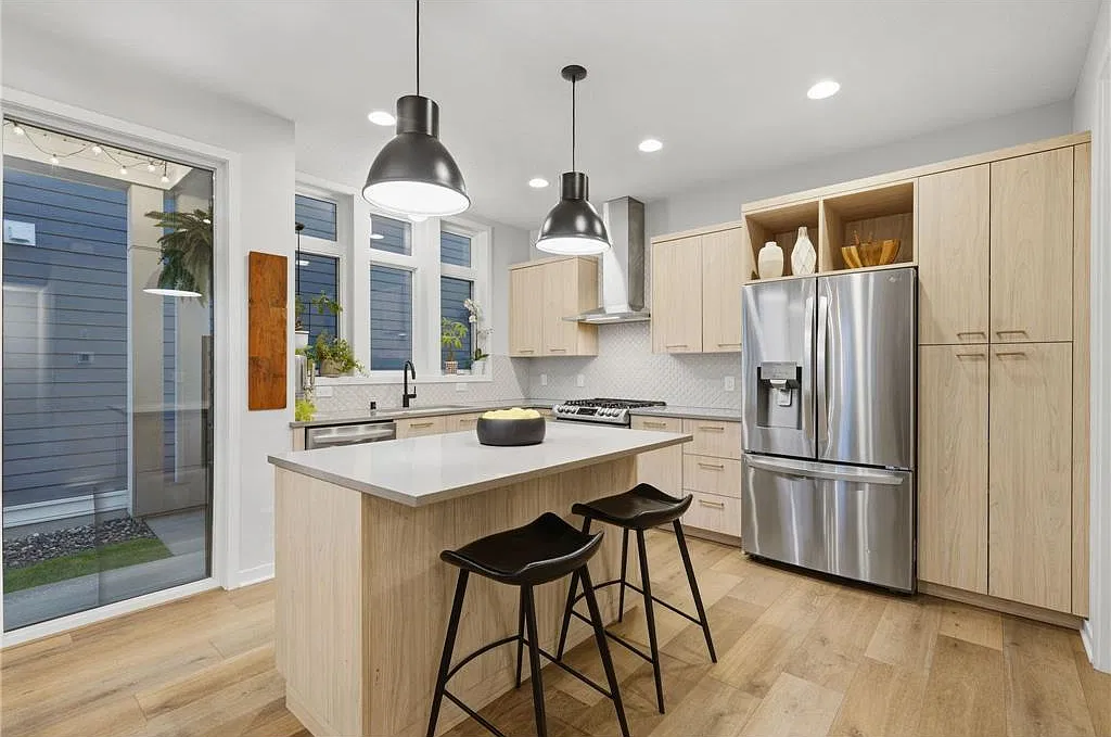 4 bed, 2248 sqft, $3,500 — Photo 3