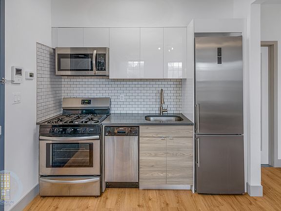 4th image of 399 Clermont Ave #2C