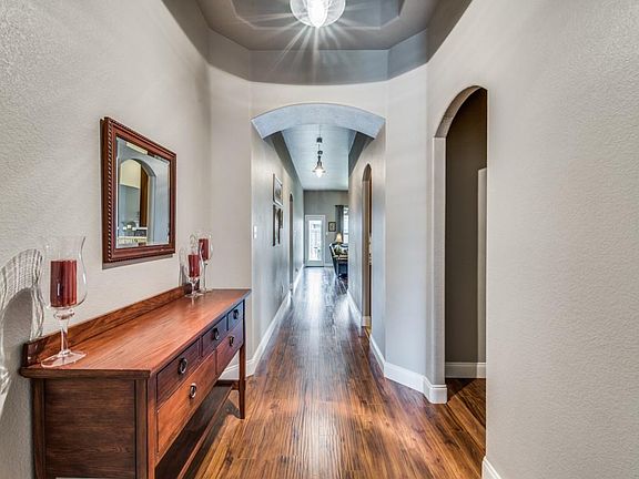 2nd image of 3013 Bigleaf Dr