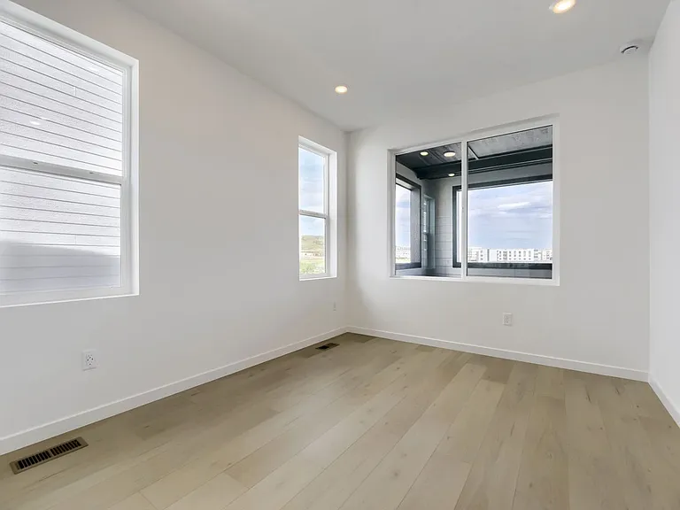10940 Stanza Ln — Photo 18
