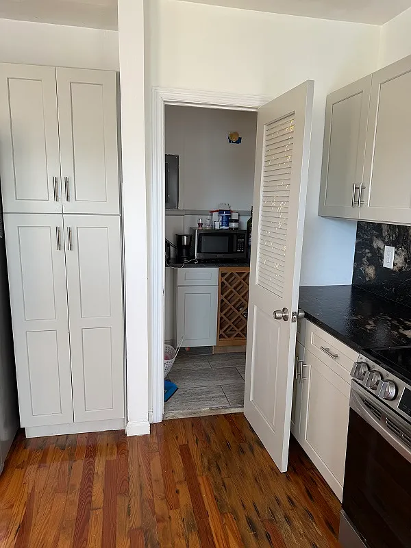 2 bed, 1270 sqft, $2,200 — Photo 3