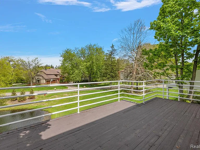 1756 Alexander Dr — Photo 30