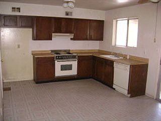 4th image of 902 W Villa Maria Dr