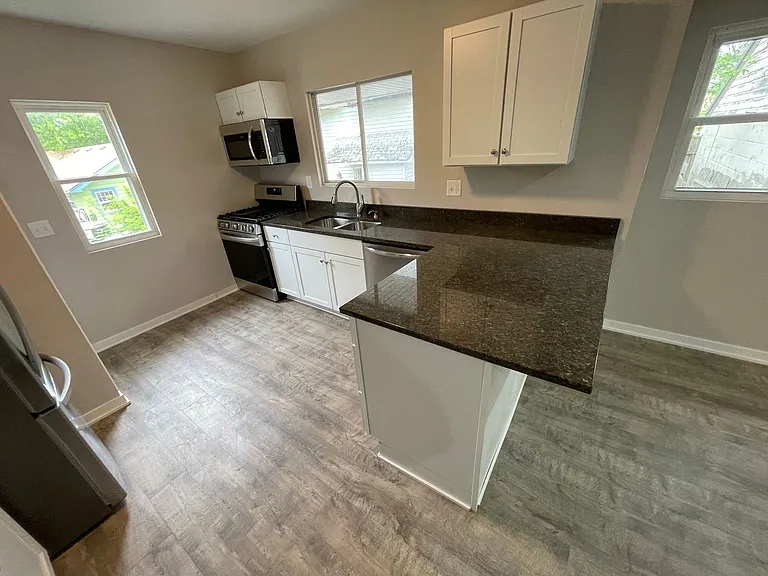 1728 Northwest Dr — Photo 4