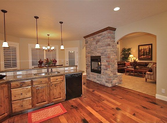 2nd image of 1175 Indian Hollow Dr