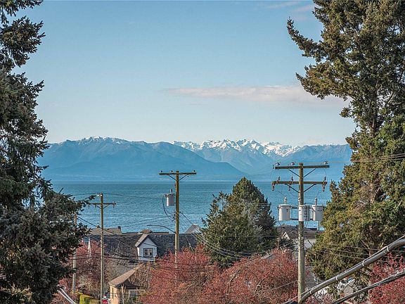 2nd image of 1351 Esquimalt Rd #308