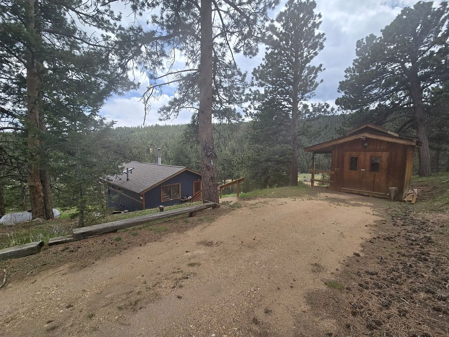 Beautiful 2B/2B Mountain Home Available ASAP! — Photo 3