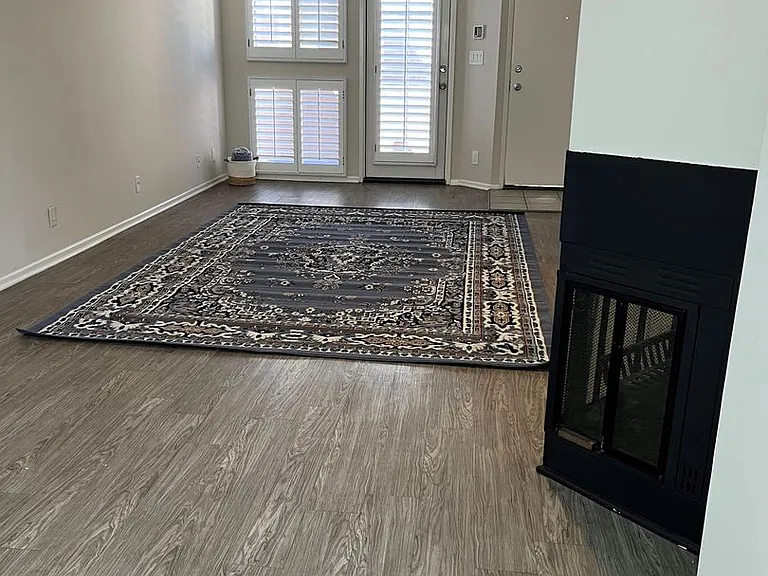 22321 Victory Blvd — Photo 7