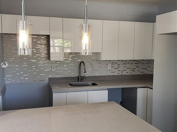 4th image of 547 NW 93rd St #B