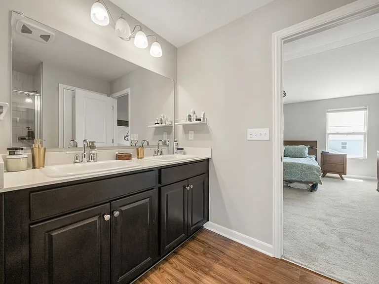 1033 Quarry Oak Dr — Photo 2