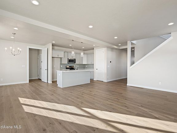 2nd image of 6795 N Coeur Terre Blvd