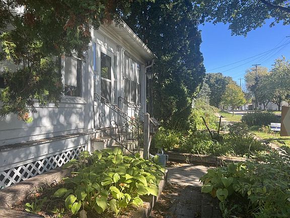 2nd image of 718 W Sherman AVENUE