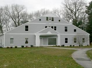 8 Willard Dr, Uxbridge, MA 01569