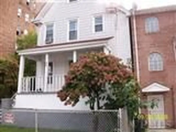 676 E 222nd St, Bronx, NY 10467