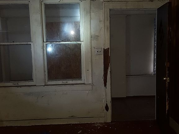 3rd image of 5019 Melville Ave